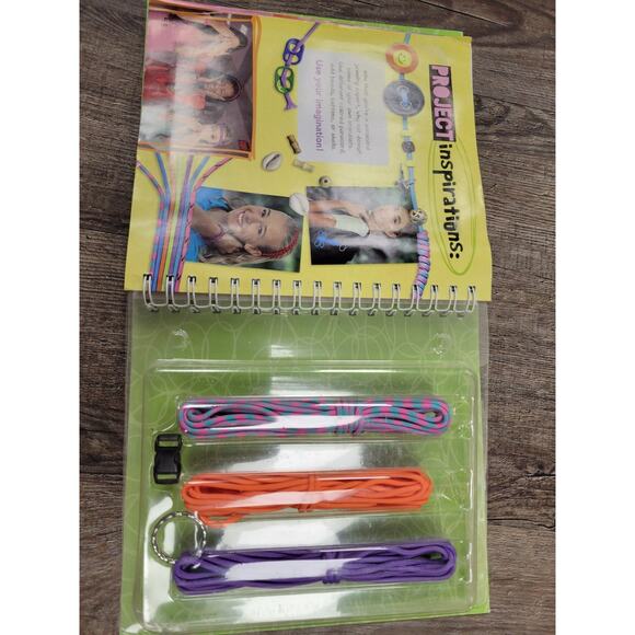 How to Make Paracord Jewelry Kris Herschmann - Scholastic DIY Girls Craft Kit - Picture 2 of 4